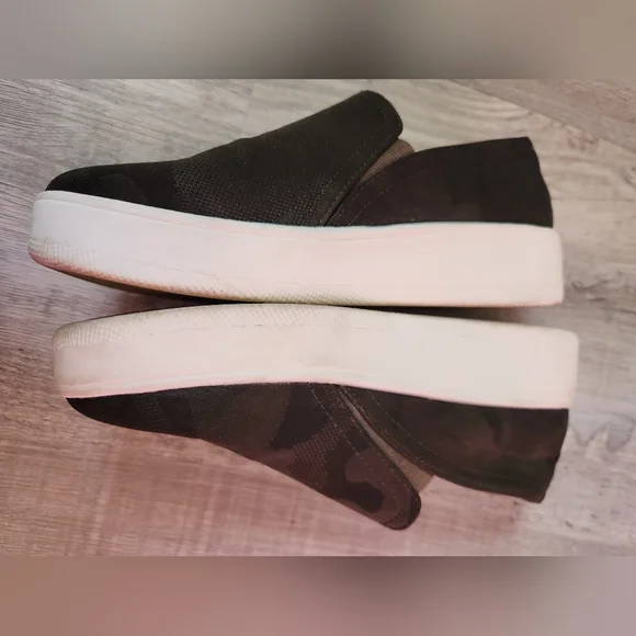 3/$25 Steve Madden Zayna Camo Slip On Sneaker Size 7.5 - Picture 3 of 6